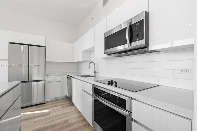 Foto del edificio - 101 Diplomat Pkwy