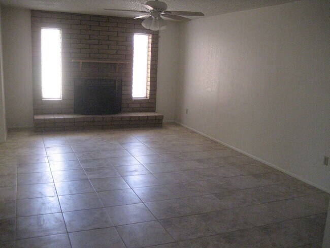 Foto del edificio - 507 E Helena Dr