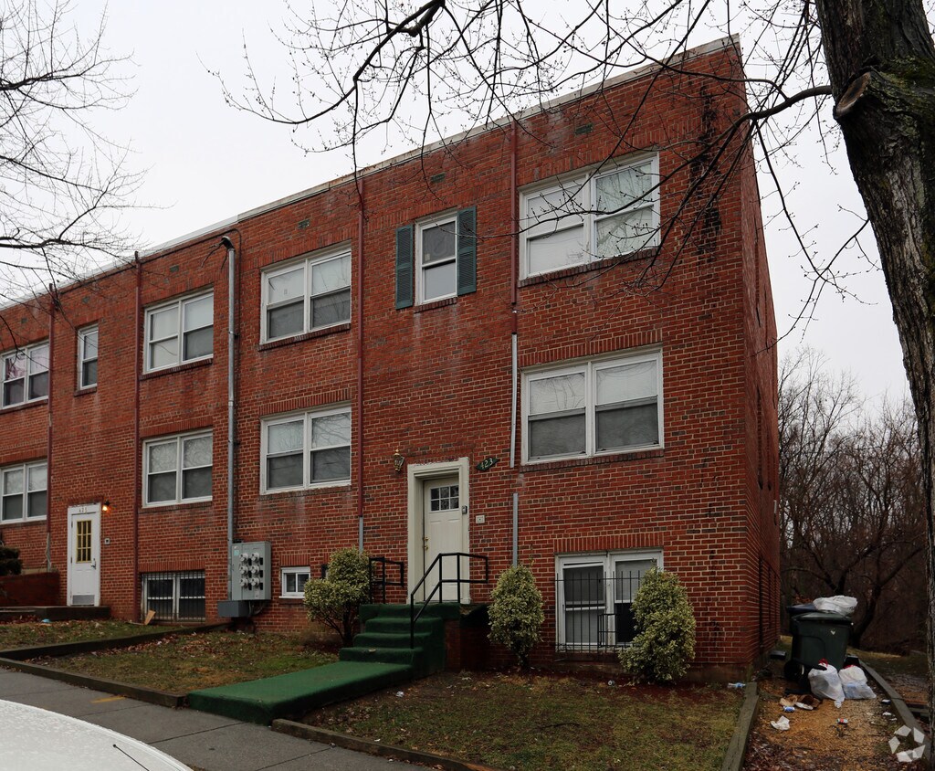 Primary Photo - 423 Burbank St SE
