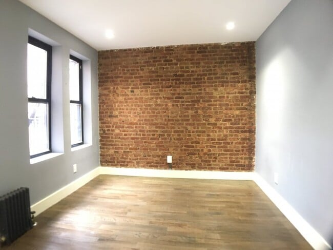 Building Photo - 75 Ellwood St