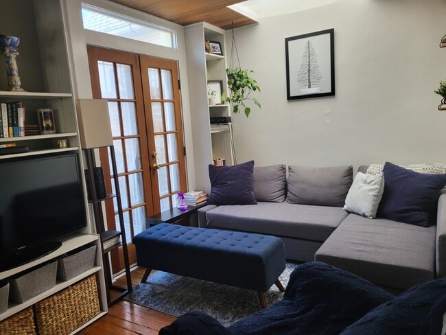 Living room - 336 S Washington St