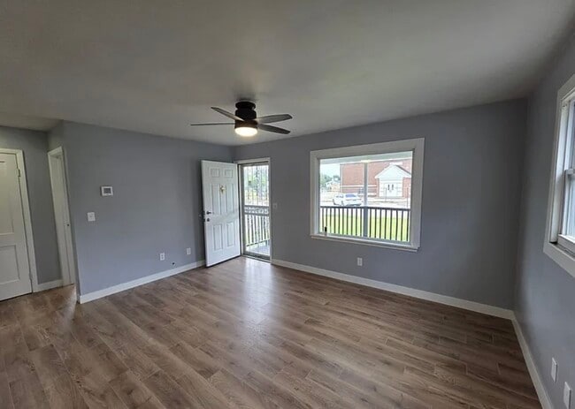 Building Photo - 2124 Cincinnati Ave