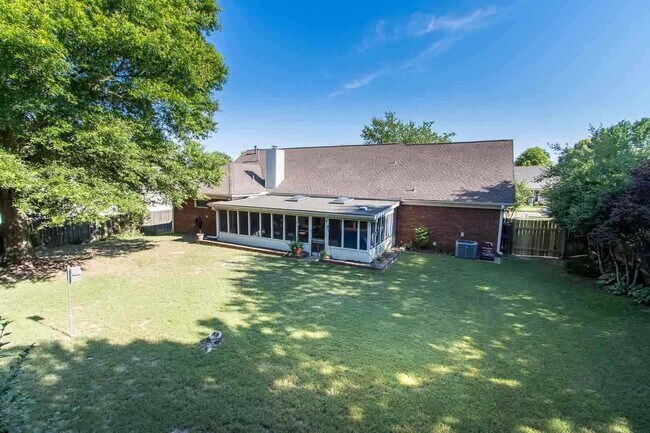 Building Photo - 545 Wilkes Cove