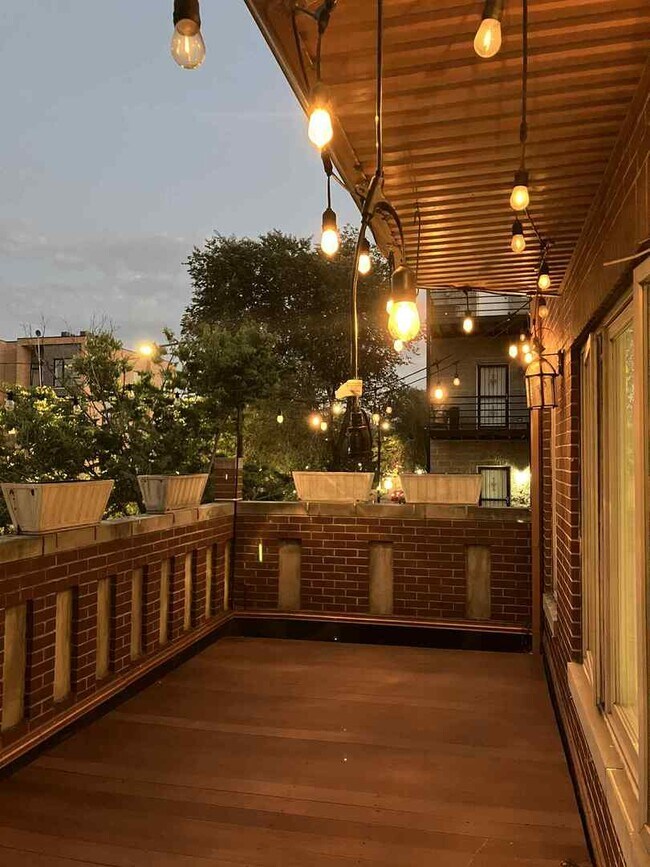 Foto del edificio - 612 S Western Ave