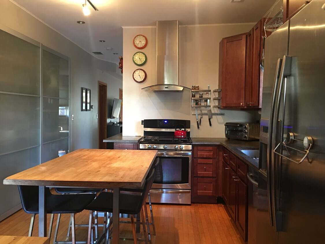 Kitchen - 2237 N Lawndale Ave