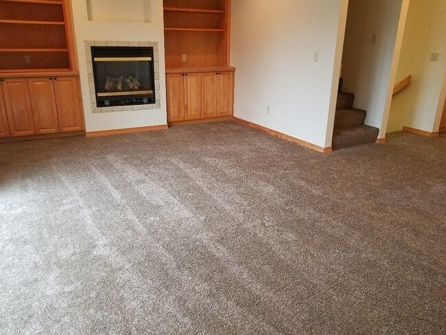 Building Photo - 3 br, 3.5 bath House - 804 Stoner Loop