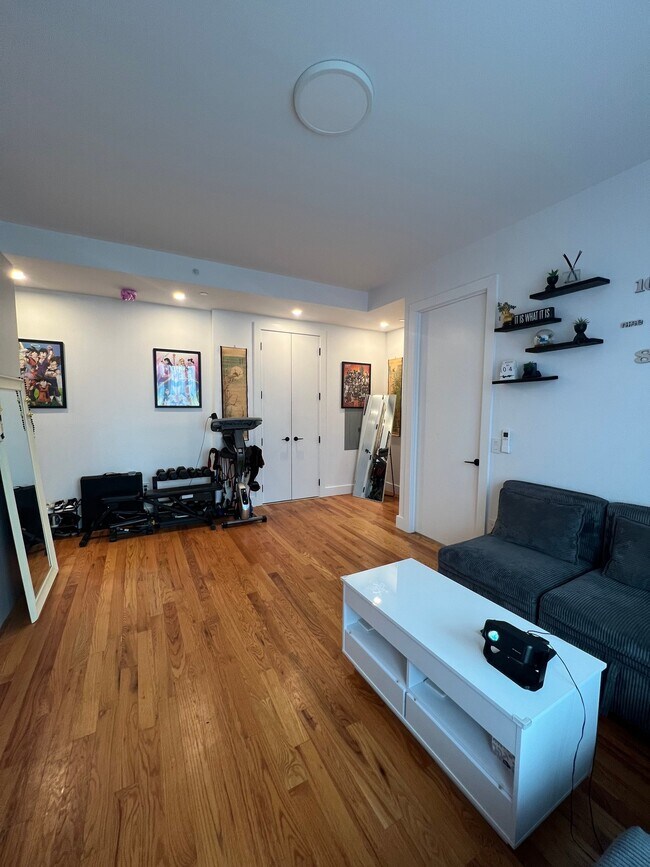 Foto del edificio - 2715 Fulton St