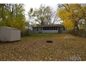 Building Photo - Three bedroom, two bathroom single family ...