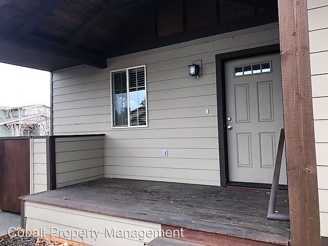 Building Photo - 839 NE Hidden Valley Dr