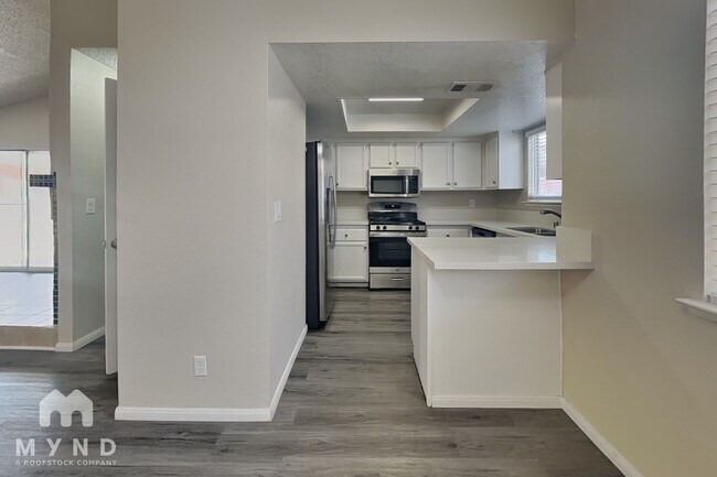 Foto del edificio - 5825 Goodsprings Ct
