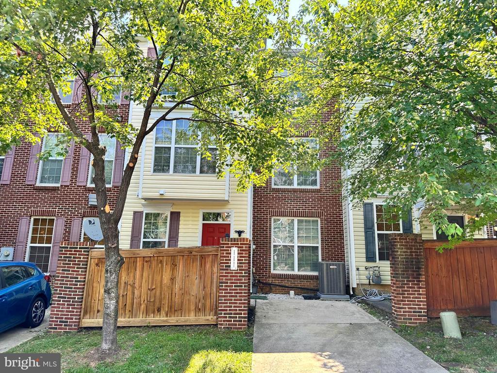 Foto principal - 111 Whiskey Creek Cir