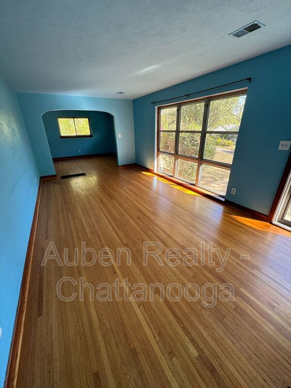 Foto del edificio - 1501 Akins Dr