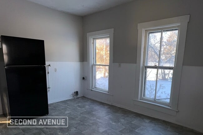 Building Photo - 1115 Oneida Ave