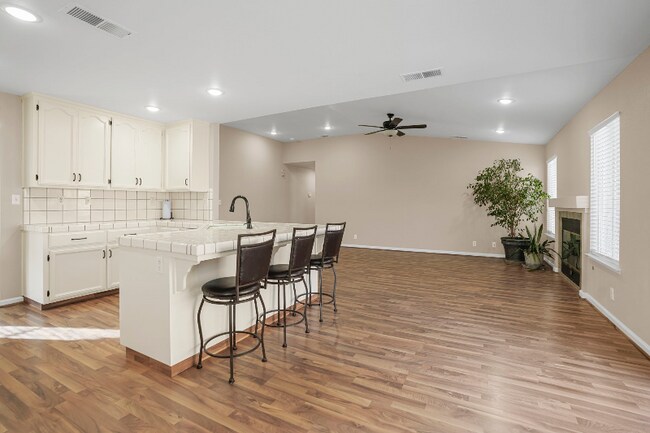 Building Photo - 209 Grapewood Ct