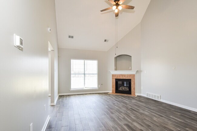 Foto del edificio - 7396 Hunter's Forest Dr