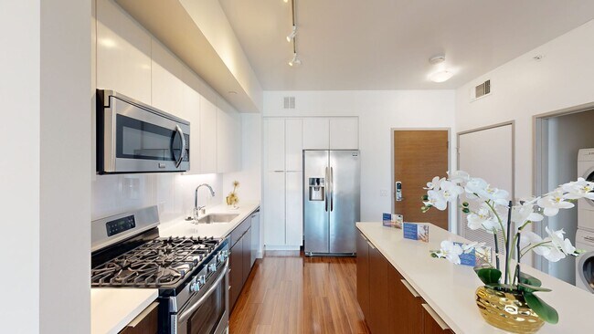 Interior Photo - 3033 Wilshire