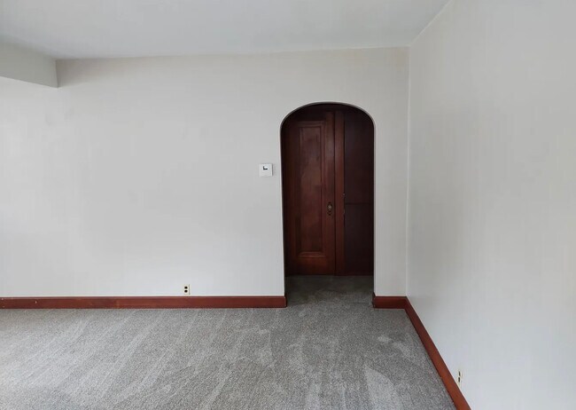 Building Photo - 363 Sturges Ave