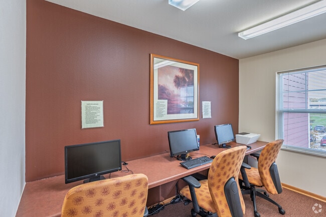 Computer Room - Legacy Manor of Waterloo - 55+ Living