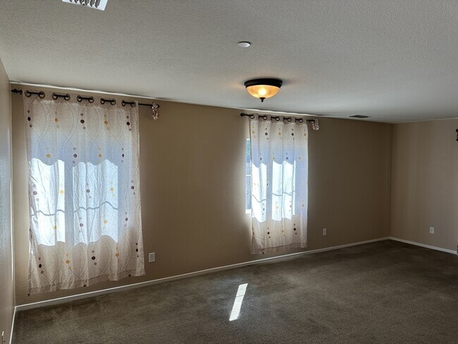 Foto del edificio - Stockton 4 Bedroom 2.5 Bathroom Home.