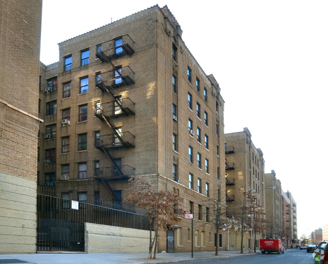 Foto del edificio - 1240 Walton Ave