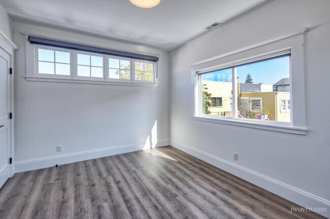 Building Photo - 680 32nd St