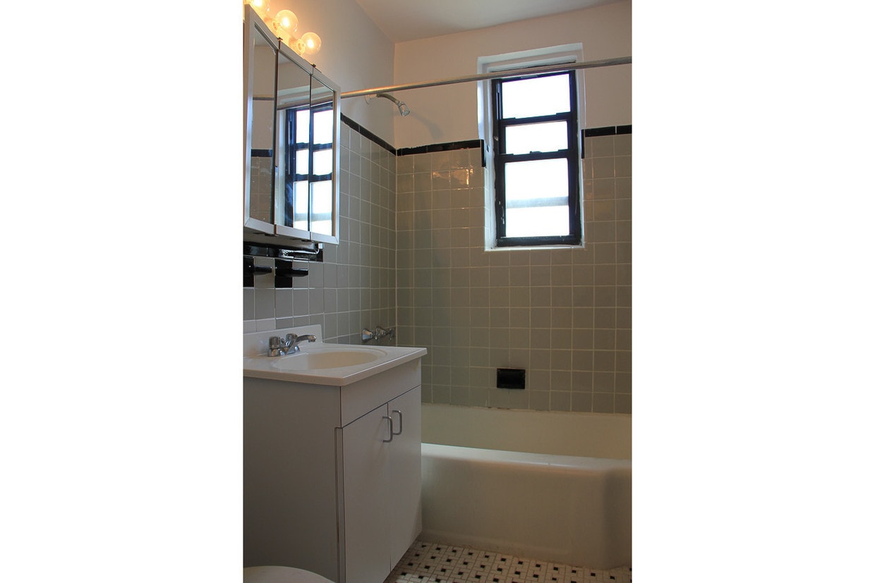 Building Photo - 333 Martense St