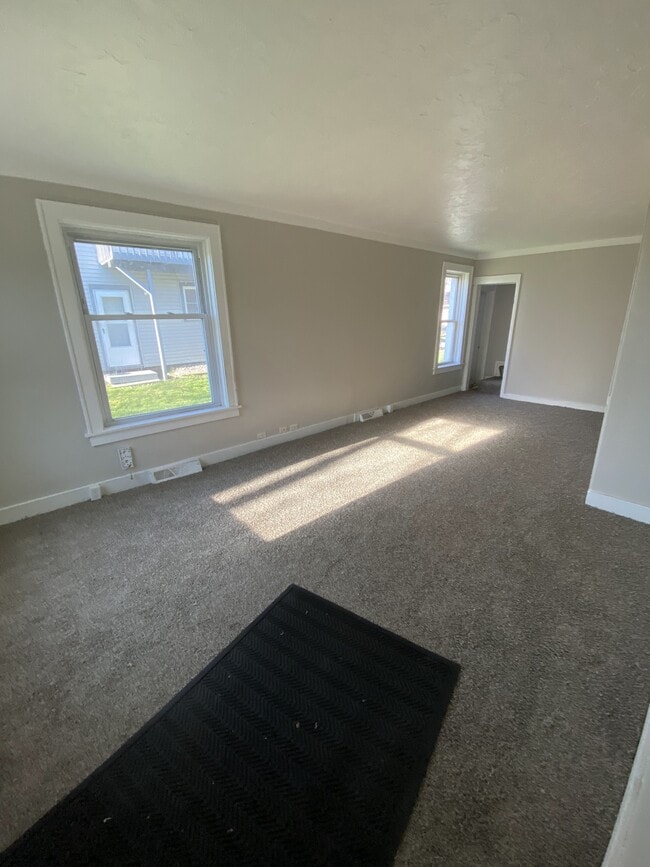 Building Photo - 1828 Davis Ave