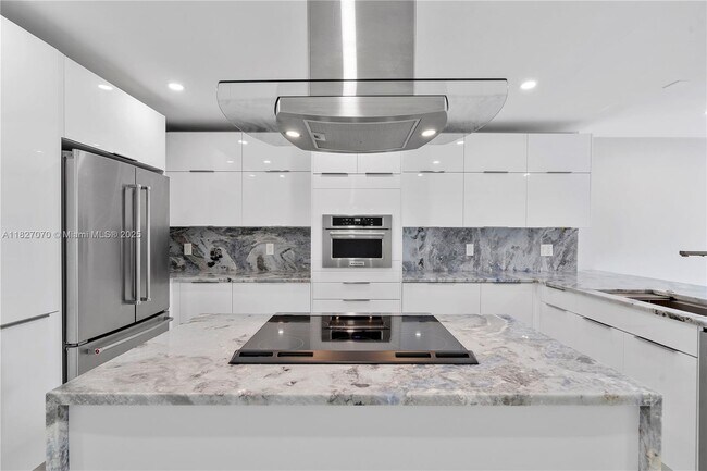Foto del edificio - 2115 NE 37th Dr