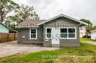 Building Photo - 226 SW Lincoln Cir N