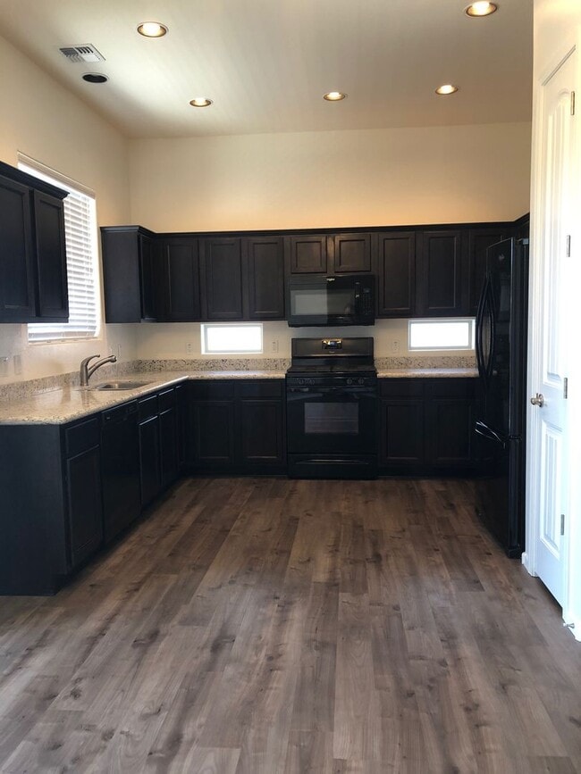 Building Photo - Great 3 Bedroom on Corner Lot - Granville