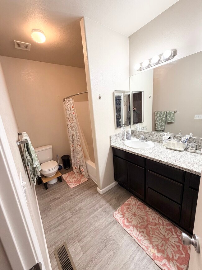 Foto del edificio - 5875 Kearney Drive