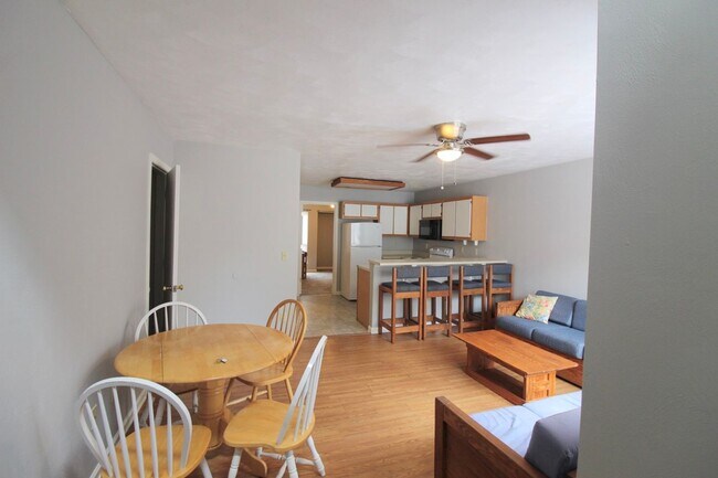 Foto del edificio - 1470 Devon Ln