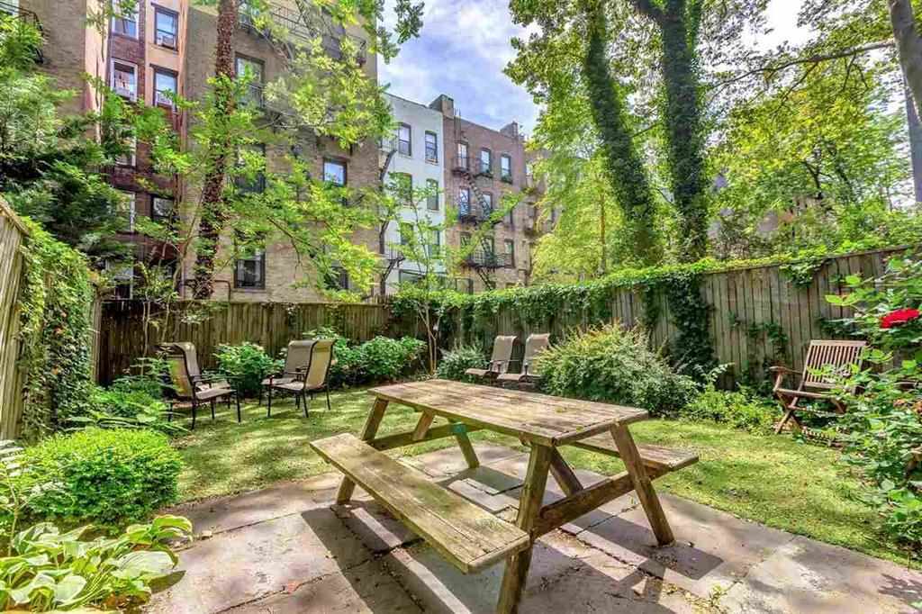 Foto principal - 1031 Washington St