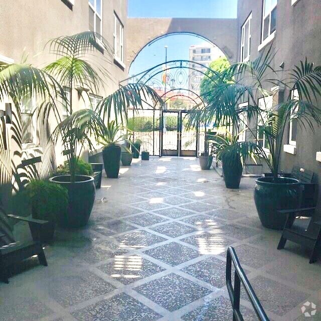 Courtyard - The Marquis at Hillcrest
