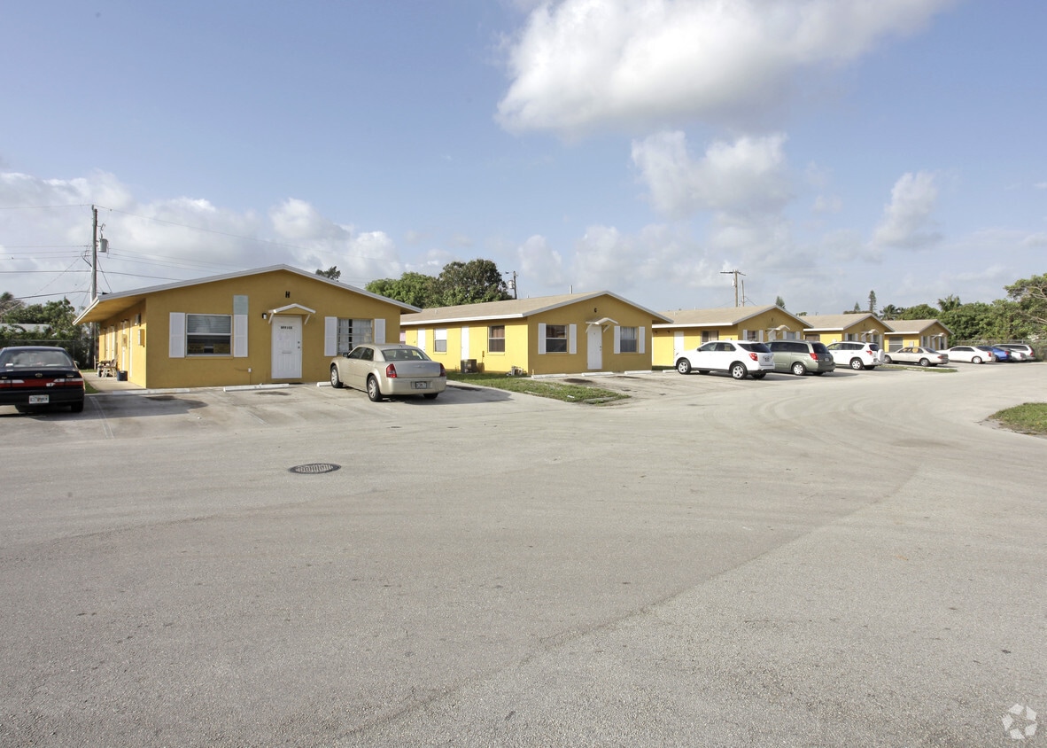 Primary Photo - 550 NE 44th St