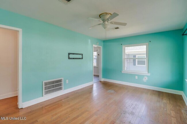 Foto del edificio - 1737 Ridgeway Dr