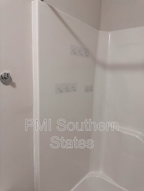 Building Photo - 204 Walnut Hill Dr