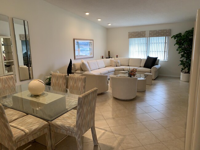 Building Photo - 6128 Kings Gate Cir