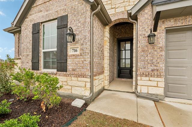 Building Photo - 716 Papyrus Dr