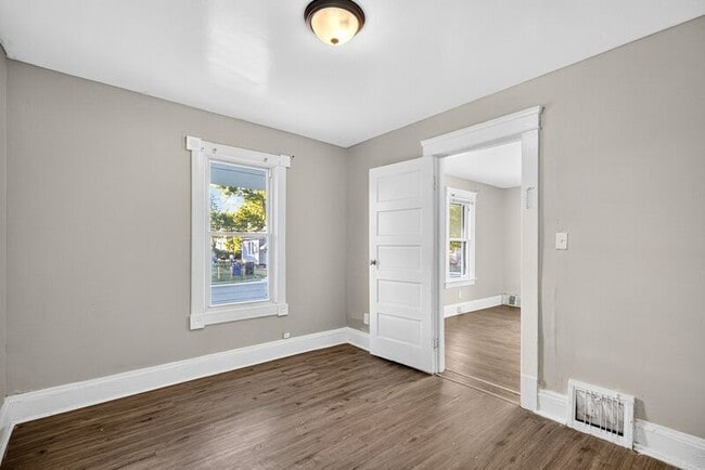 Building Photo - 389 E 160th St