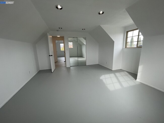 Building Photo - 2213 Santa Fe Ct