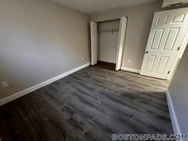 Building Photo - 148 Stevens St