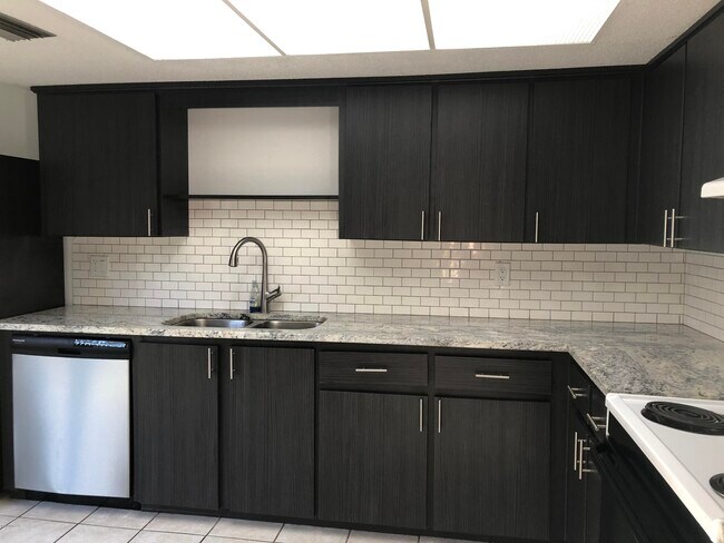 Building Photo - 102 Timberline Trail