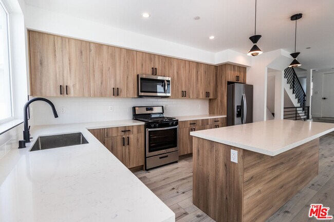 Building Photo - 4299 Tujunga Ave