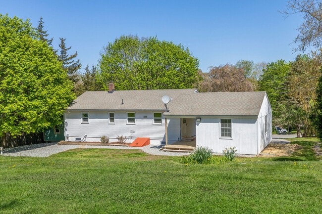 Building Photo - Renovated Ranch 3 BR/1BA/1 car garage w Fu...