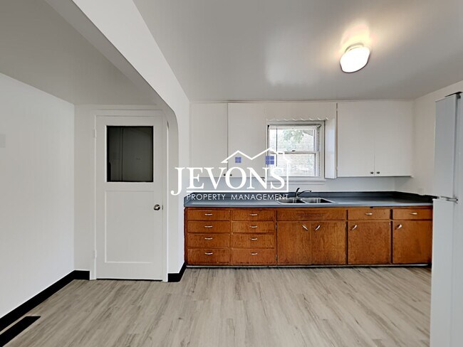 Foto del edificio - 2 Bedrooms, 1 Bathroom Single-Family Home Near Yakima State Fairground