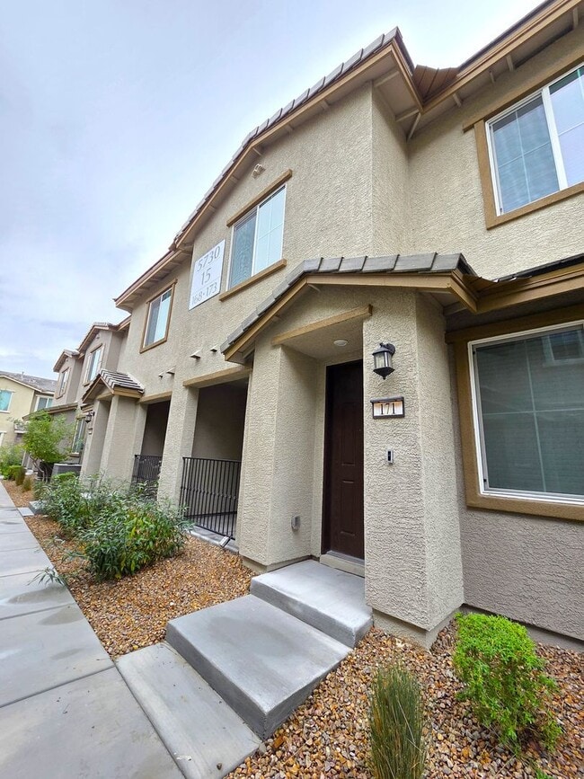 Building Photo - 5730 Sky Pointe Dr