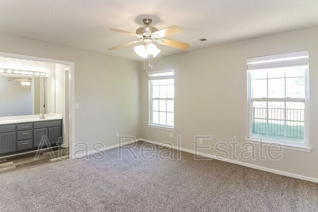 Building Photo - 817 Coventry Ln