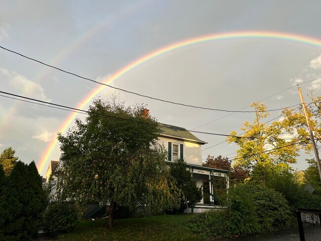 Foto del edificio - 107 Pine Grove Ave