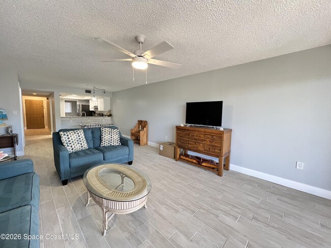 Foto del edificio - 8494 Ridgewood Ave